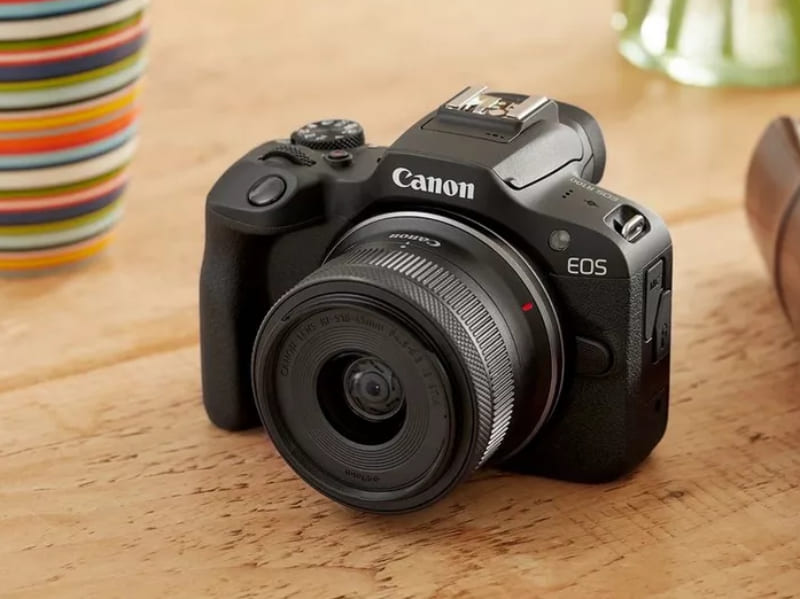 Canon R100 travel camera